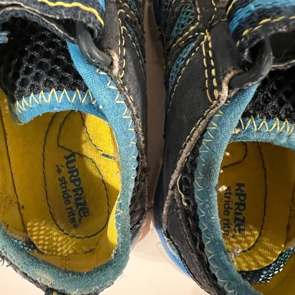 Toddler boy size 6 shoes and sandals (s-191)
